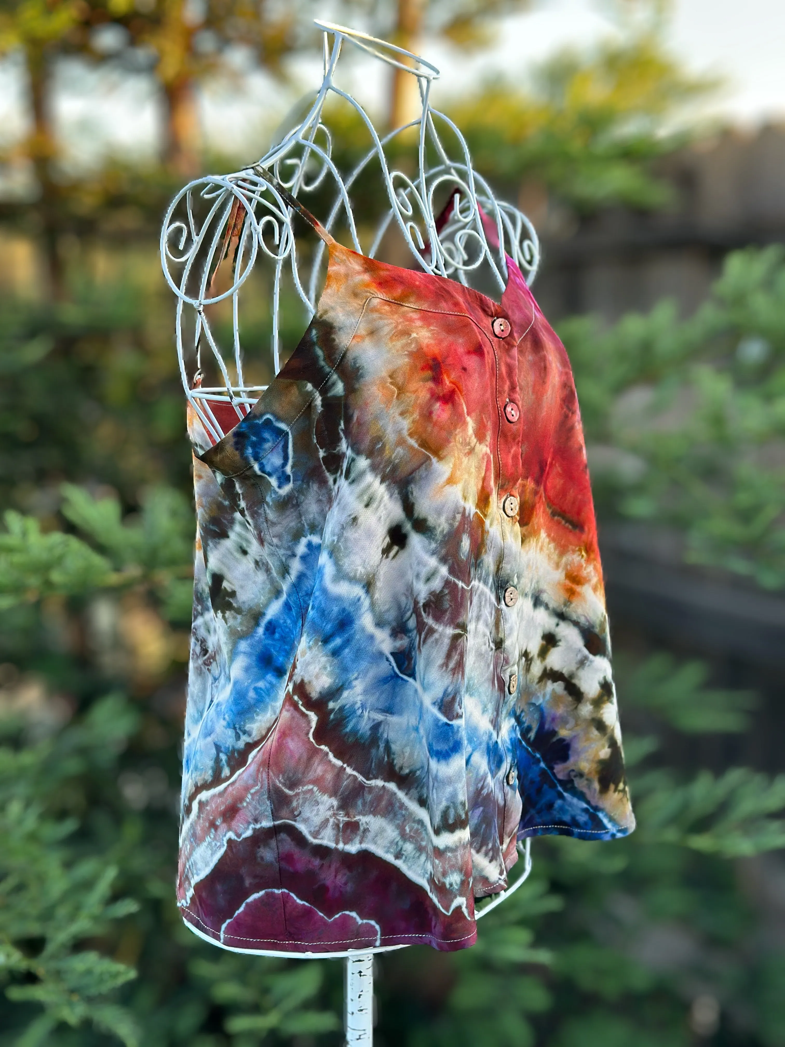 Women’s Medium Rayon Geode Tank Top Blouse with Button Front in ‘Earthy Rainbow