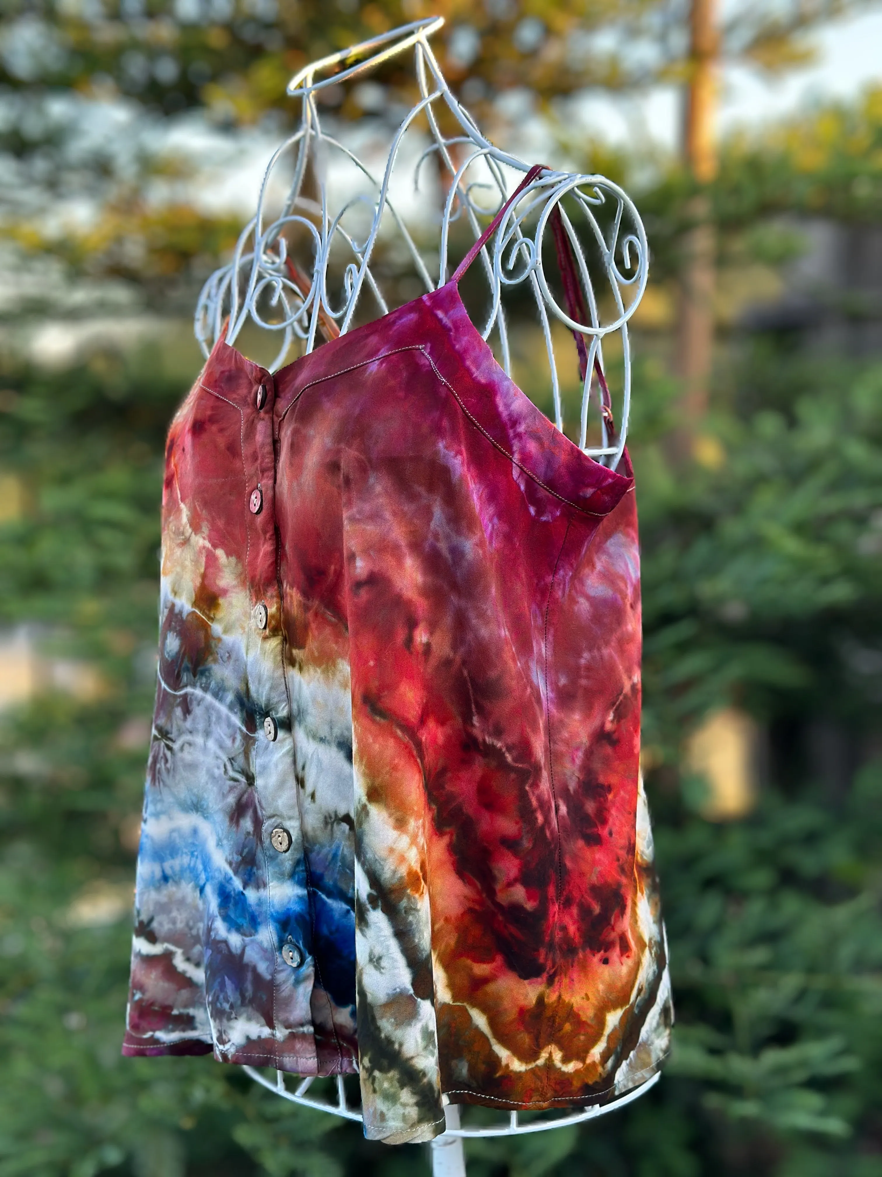 Women’s Medium Rayon Geode Tank Top Blouse with Button Front in ‘Earthy Rainbow